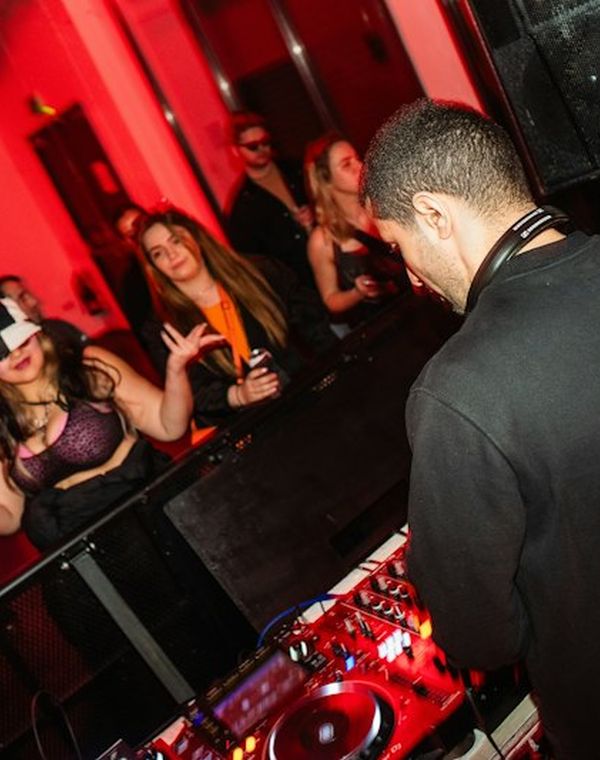 DJ σε γάμο