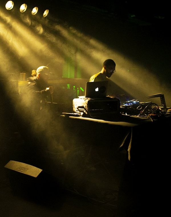 DJ και live μαζί